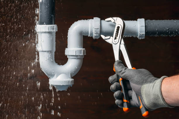 Professional Emergency Plumber technician working in Monmouth, IL